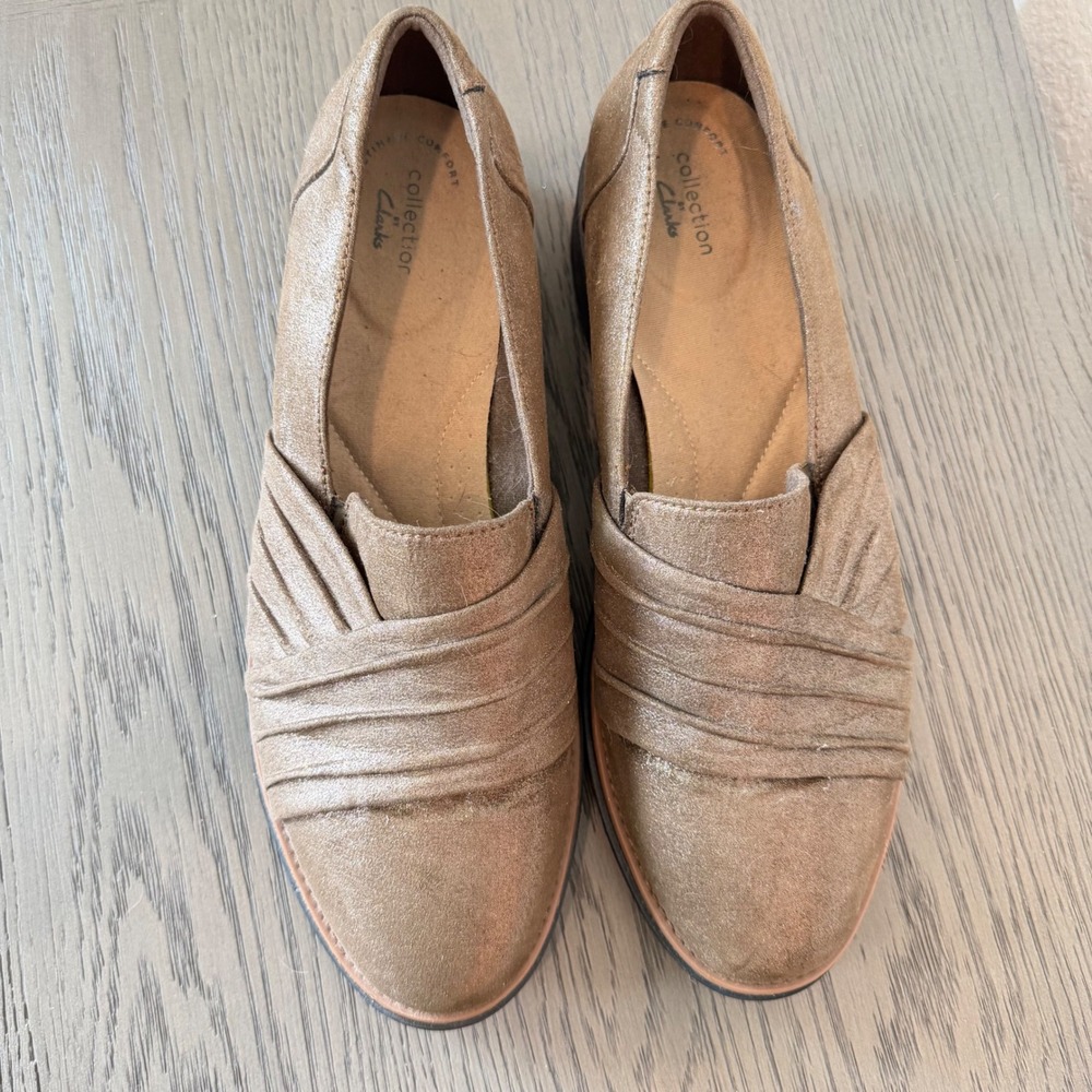Clarks Collection Womens 11 W Bronze Metallic Shimmer Pleated Slip On Loafers - Picture 3 of 7